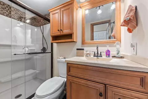 Bath - 1530 Elder Dr, Aurora, IL 60506 photo 2 of 2