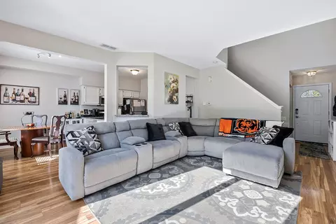 Living - 1531 Spaulding Rd, Bartlett, IL 60103 photo 1 of 2