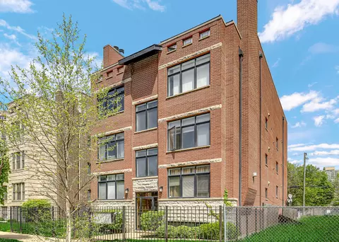 3541 S Prairie Ave #4, Chicago, IL 60653
