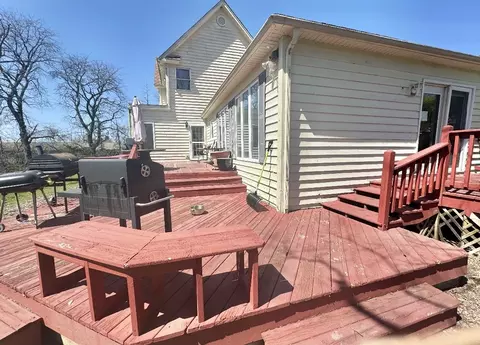 Exterior - 995 Bode Rd, Elgin, IL 60120 photo 7 of 10