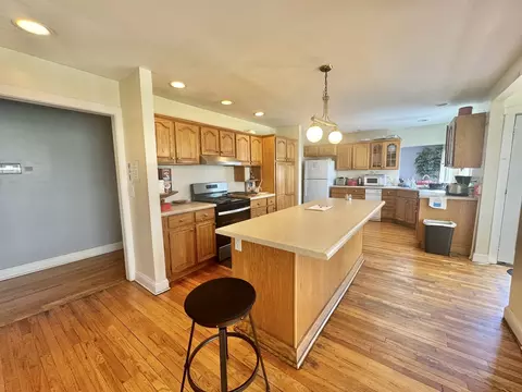 Kitchen - 995 Bode Rd, Elgin, IL 60120 photo 1 of 3
