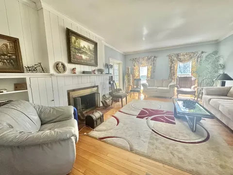 Living - 995 Bode Rd, Elgin, IL 60120 photo 1 of 6