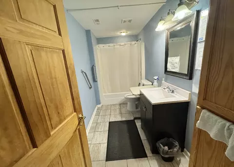 Bath - 995 Bode Rd, Elgin, IL 60120 photo 2 of 2
