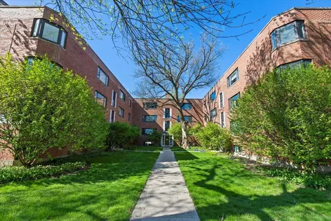 2627 Central St #3, Evanston, IL 60201