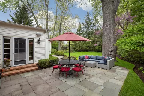 Exterior - 649 Pine St, Winnetka, IL 60093 photo 2 of 3