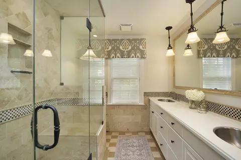 Bath - 649 Pine St, Winnetka, IL 60093 photo 1 of 2