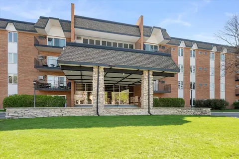 4221 Saratoga Ave #203A, Downers Grove, IL 60515