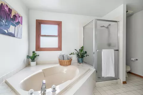 Bath - 402 Read St, Lockport, IL 60441 photo 2 of 4