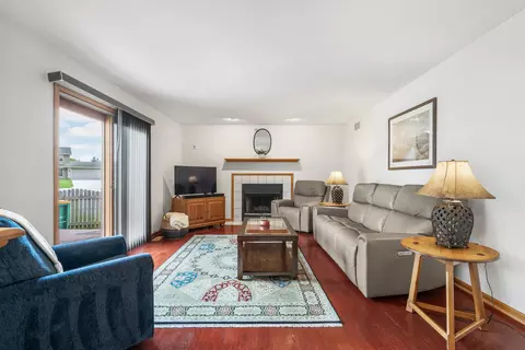 Living - 402 Read St, Lockport, IL 60441 photo 2 of 4