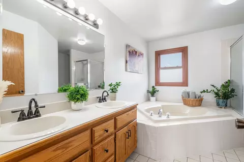 Bath - 402 Read St, Lockport, IL 60441 photo 1 of 4