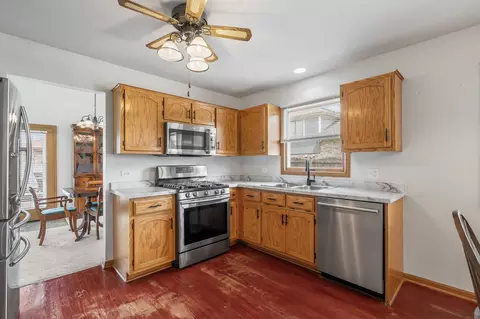 Kitchen - 402 Read St, Lockport, IL 60441 photo 4 of 4