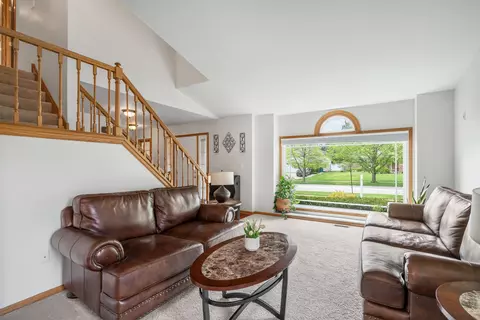 Living - 402 Read St, Lockport, IL 60441 photo 1 of 4
