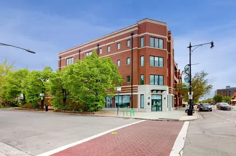 4805 N Claremont Ave #402, Chicago, IL 60625