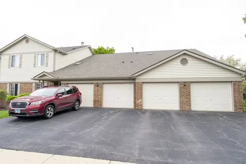 1735 Chesapeake Ln #5, Schaumburg, IL 60193