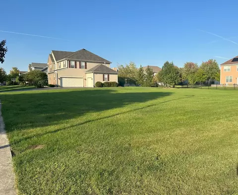 1441 Blume Dr, Elgin, IL 60124 photo 1