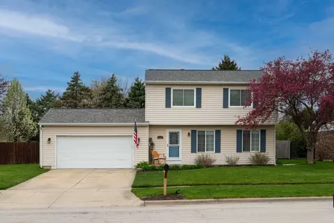 1451 Larson St, Sycamore, IL 60178