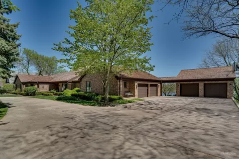 1825 Clover Dr, Inverness, IL 60067