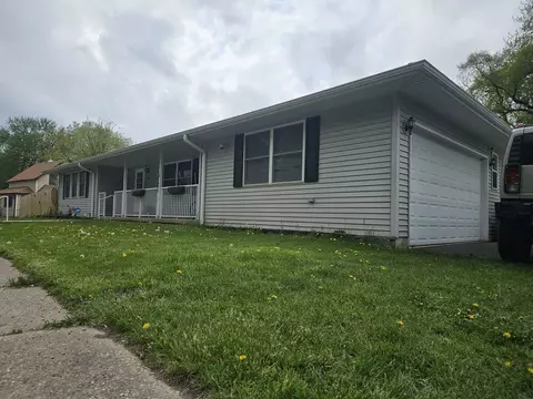 92 Bay Rd, Fox Lake, IL 60020
