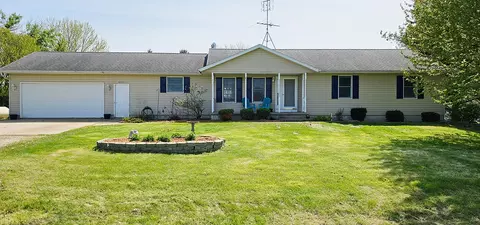 28909 Surrey Dr, Sterling, IL 61081
