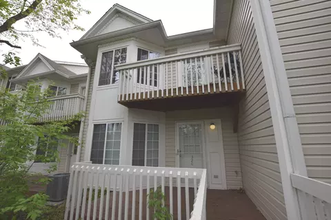 320 W Treehouse Ln, Round Lake, IL 60073
