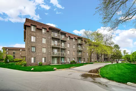 820 Elder Rd #C413, Homewood, IL 60430