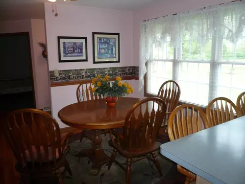 Dining - 540 E Southmor Rd, Morris, IL 60450 photo 1 of 2