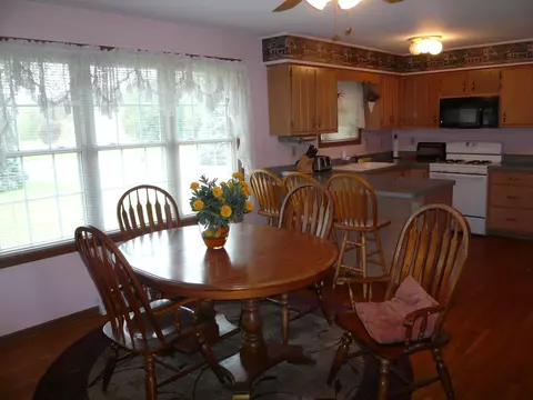 Dining - 540 E Southmor Rd, Morris, IL 60450 photo 2 of 2