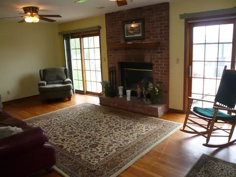 Living - 540 E Southmor Rd, Morris, IL 60450 photo 1 of 3