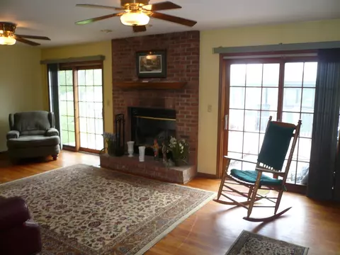 Living - 540 E Southmor Rd, Morris, IL 60450 photo 3 of 3
