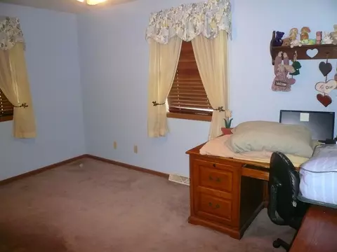 Bedroom - 540 E Southmor Rd, Morris, IL 60450 photo 2 of 3
