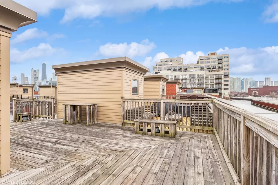  1031 N Riverwalk St, Chicago, IL 60610 photo 32