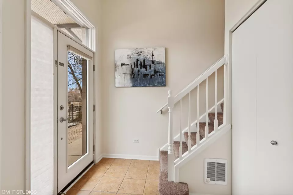  1031 N Riverwalk St, Chicago, IL 60610 photo 2