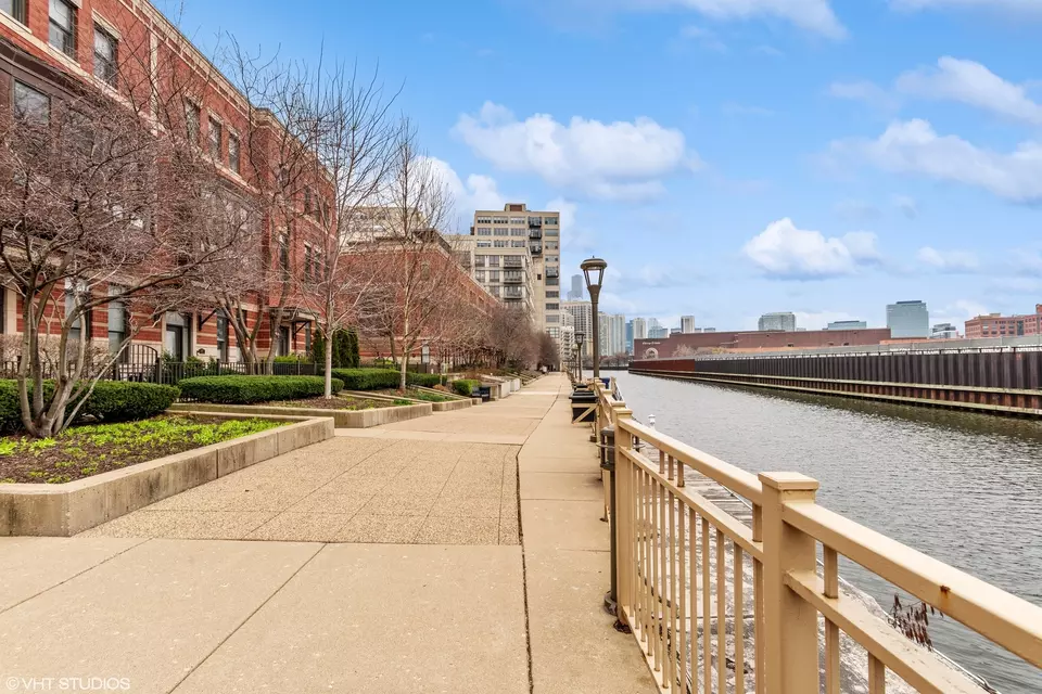  1031 N Riverwalk St, Chicago, IL 60610 photo 37