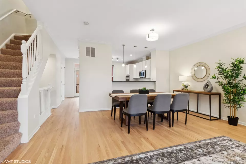  1031 N Riverwalk St, Chicago, IL 60610 photo 9