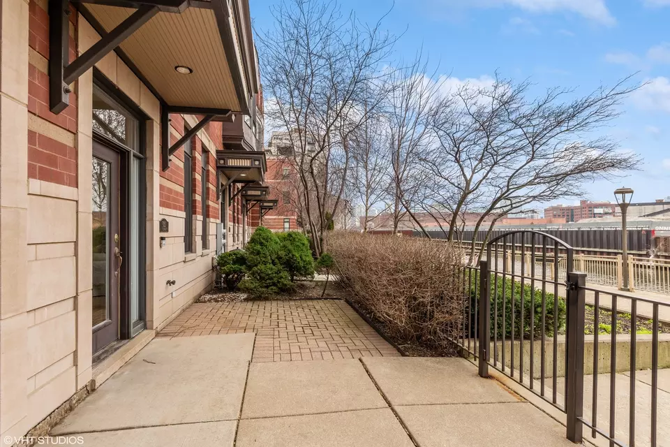  1031 N Riverwalk St, Chicago, IL 60610 photo 34