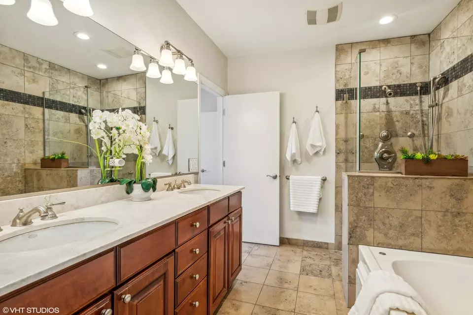  1031 N Riverwalk St, Chicago, IL 60610 photo 18