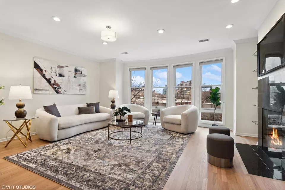  1031 N Riverwalk St, Chicago, IL 60610 photo 4