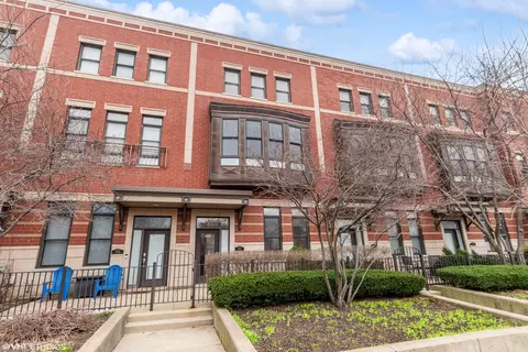 1031 N Riverwalk St, Chicago, IL 60610