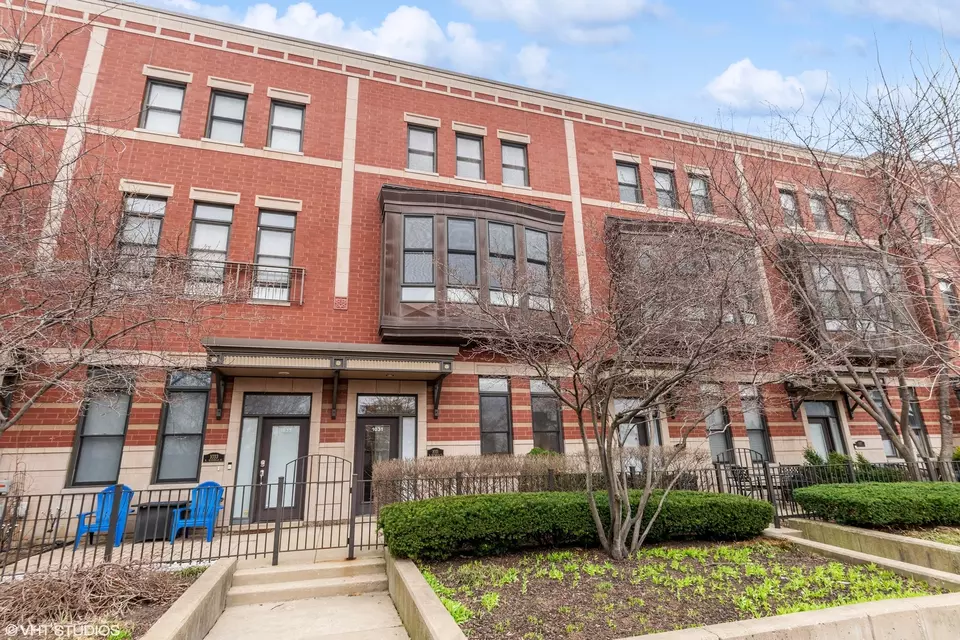 1031 N Riverwalk St, Chicago, IL 60610 photo 1