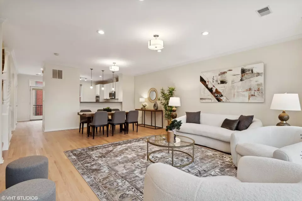  1031 N Riverwalk St, Chicago, IL 60610 photo 6