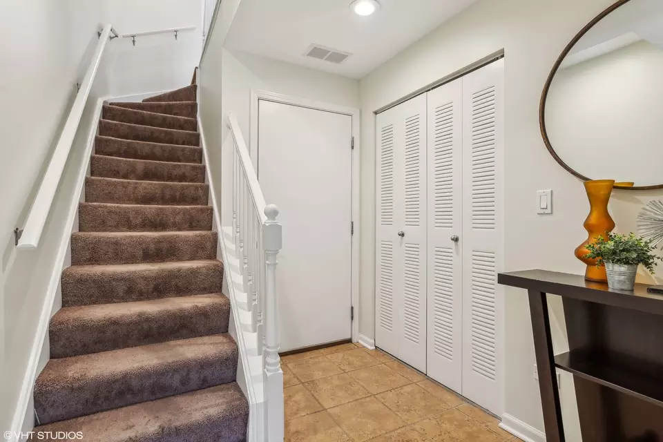  1031 N Riverwalk St, Chicago, IL 60610 photo 3