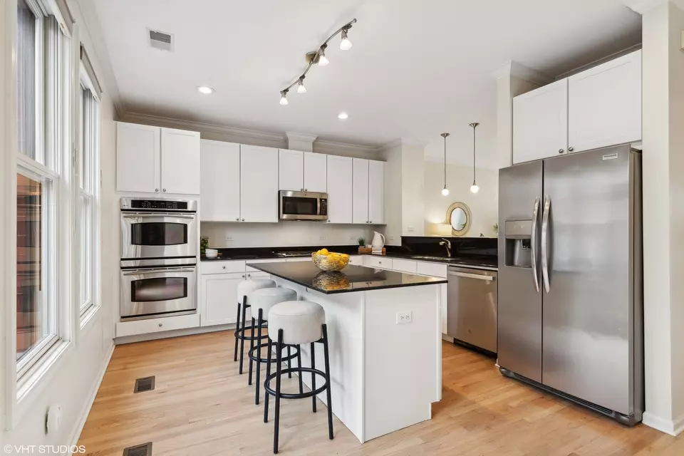  1031 N Riverwalk St, Chicago, IL 60610 photo 10
