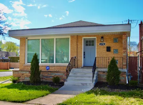 8758 S Cornell Ave, Chicago, IL 60617