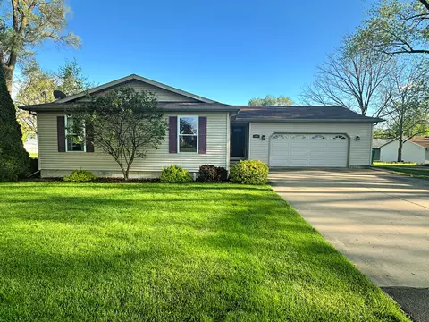 801 Laura Ave, Streator, IL 61364