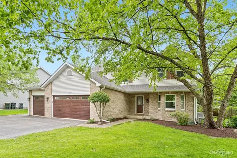 303 Beaver Xing, Oswego, IL 60543