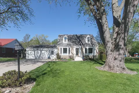 4 N324 Ridgewood Ave, Bensenville, IL 60106