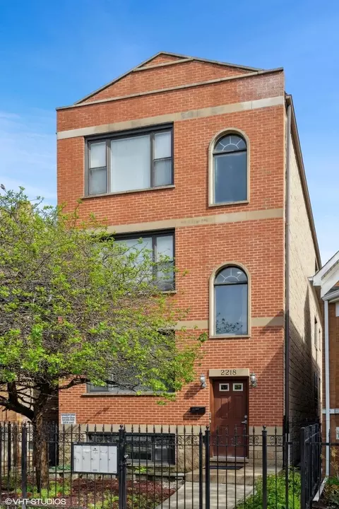 2218 W Augusta Blvd, Chicago, IL 60622