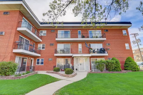 6450 S New England Ave #1A, Chicago, IL 60638