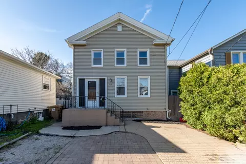 316 59th Pl, Kenosha, WI 53140