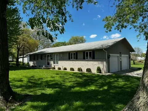 401 W Cedar St, Le Roy, IL 61752